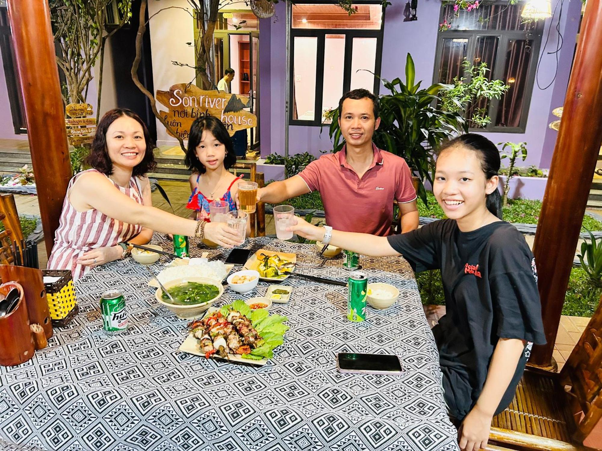 Son River House Phong Nha Eksteriør billede