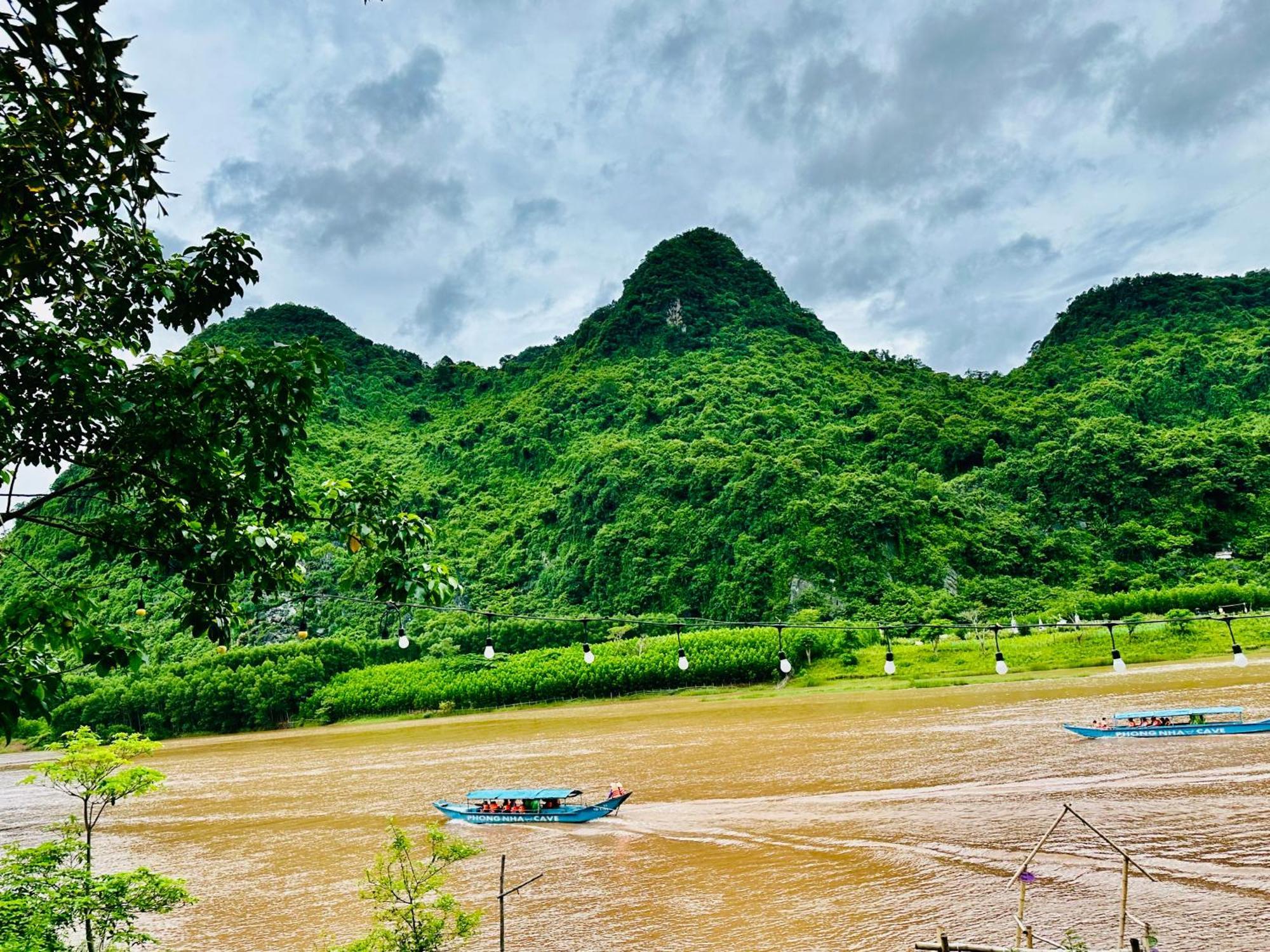 Son River House Phong Nha Eksteriør billede